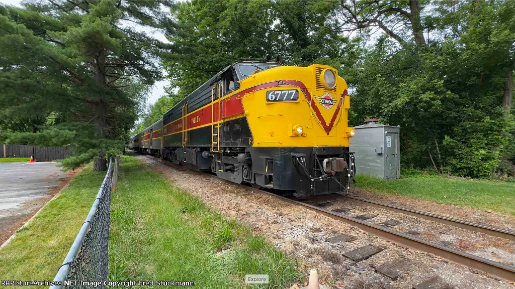 CVSR 6777 is set to cross SR 303 and head into the siding.